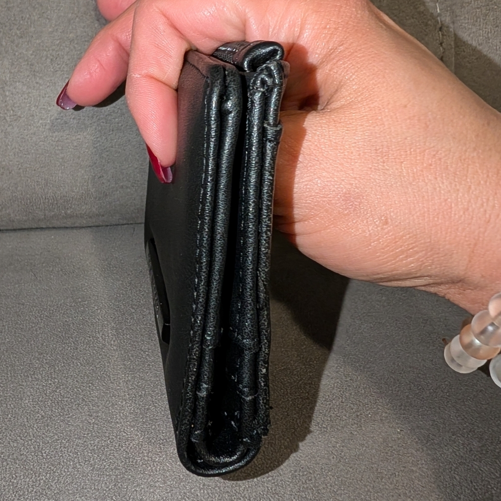 Steve Madden Compact Wallet. - Picture 3 of 6